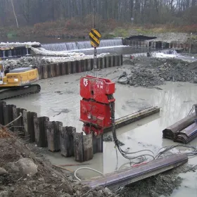 Używany wibromłot PVE 2316 VM do pracy na dźwigu