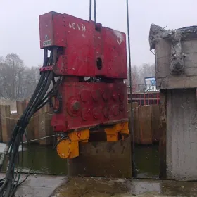 Używany zacisk do pali otwartych PVE 2 x 100T - 2013